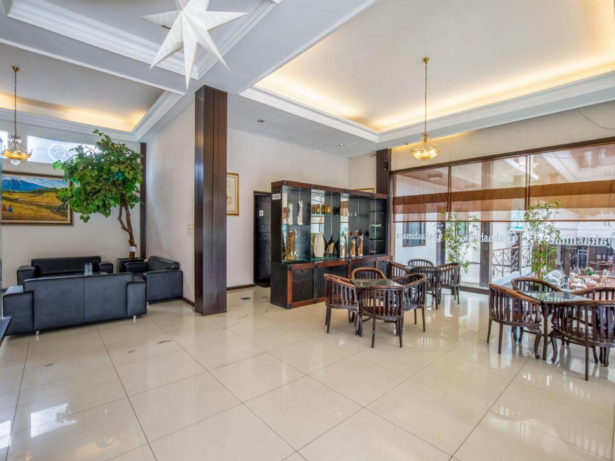 Takashimaya Hotel & Convention Лембанг Екстер'єр фото