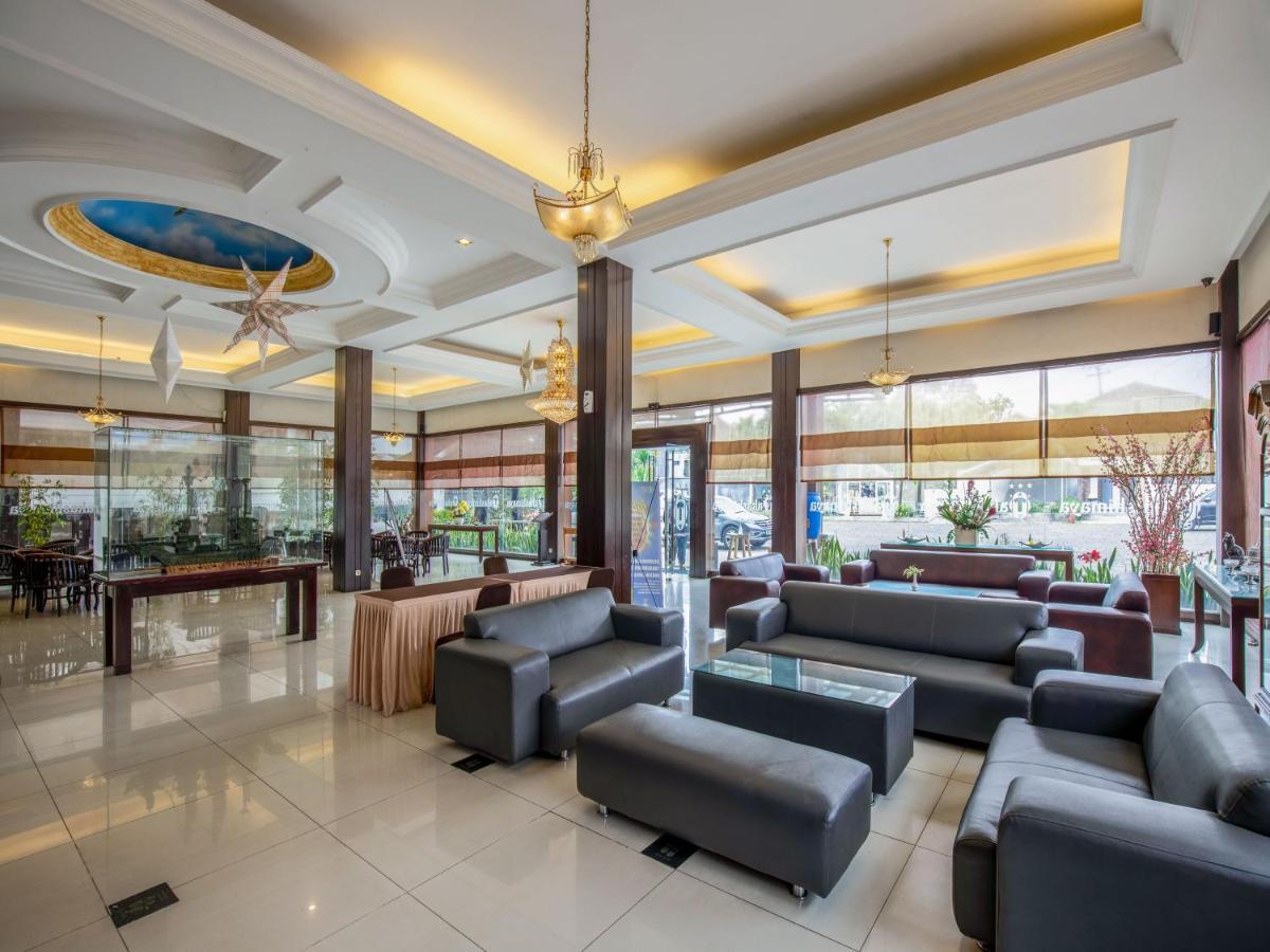 Takashimaya Hotel & Convention Лембанг Екстер'єр фото