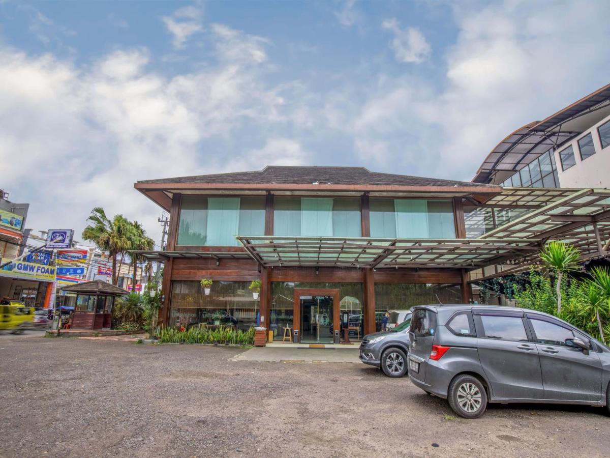 Takashimaya Hotel & Convention Лембанг Екстер'єр фото