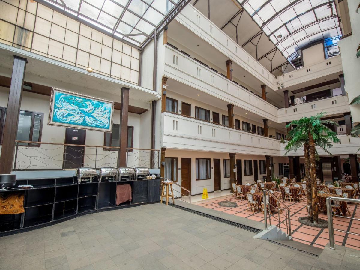 Takashimaya Hotel & Convention Лембанг Екстер'єр фото