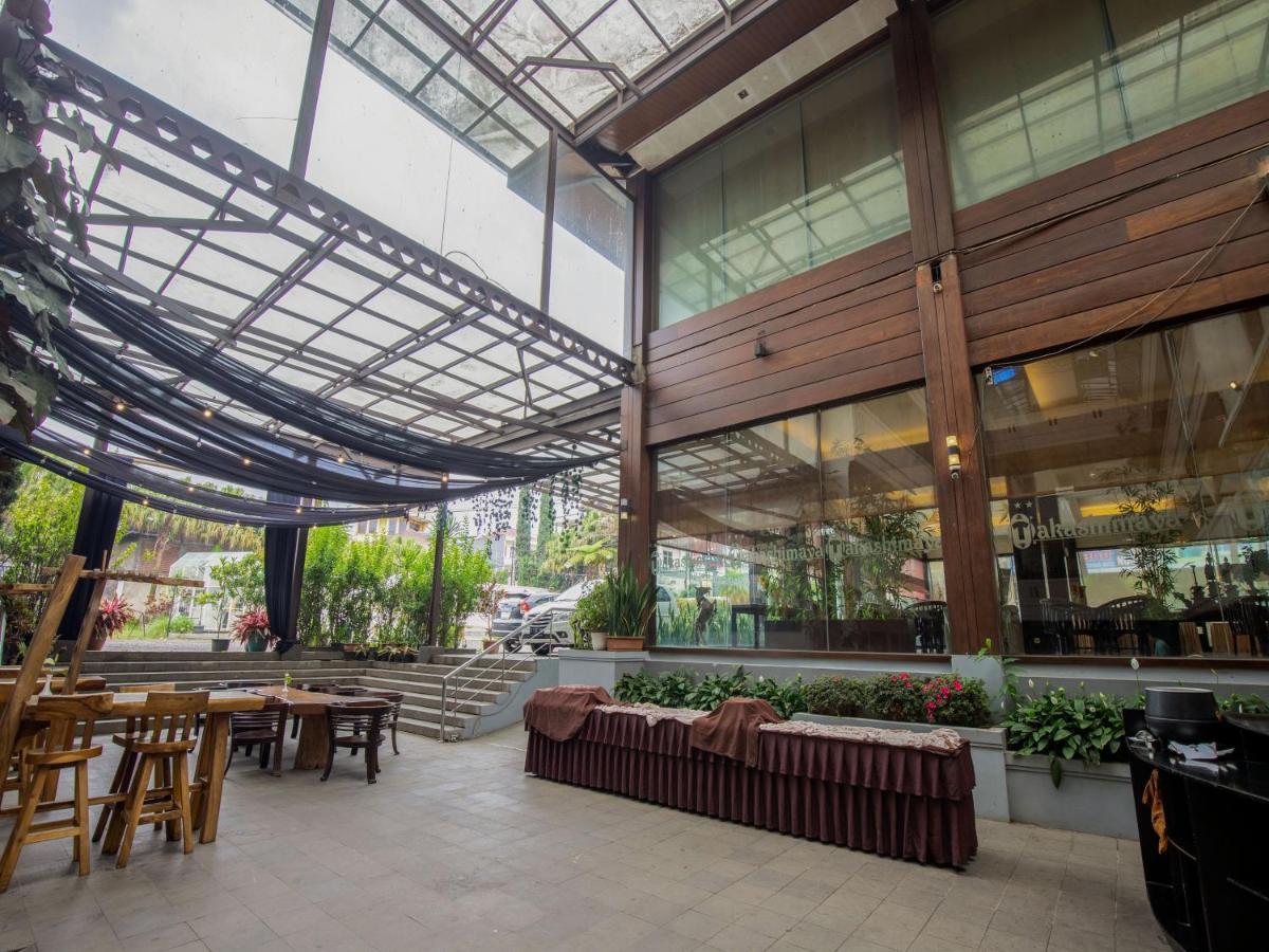 Takashimaya Hotel & Convention Лембанг Екстер'єр фото