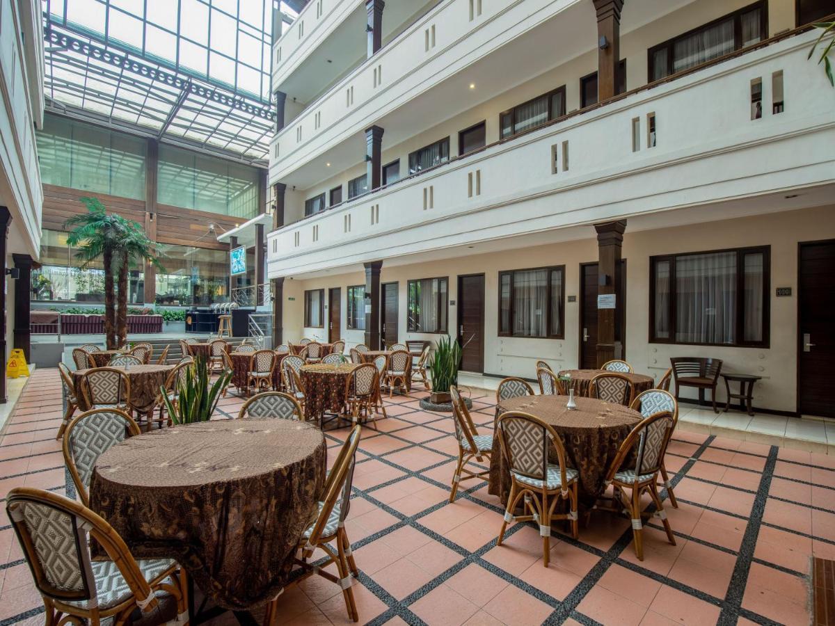 Takashimaya Hotel & Convention Лембанг Екстер'єр фото