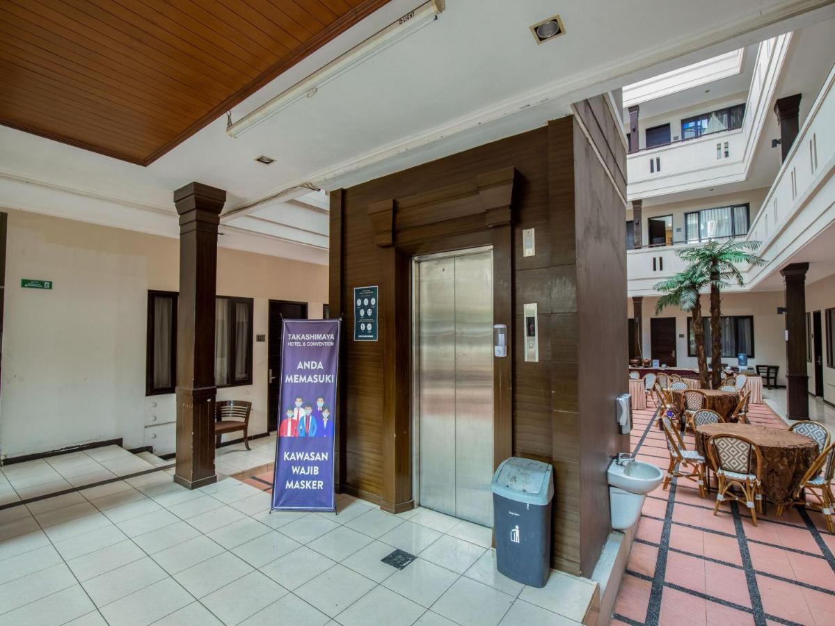 Takashimaya Hotel & Convention Лембанг Екстер'єр фото