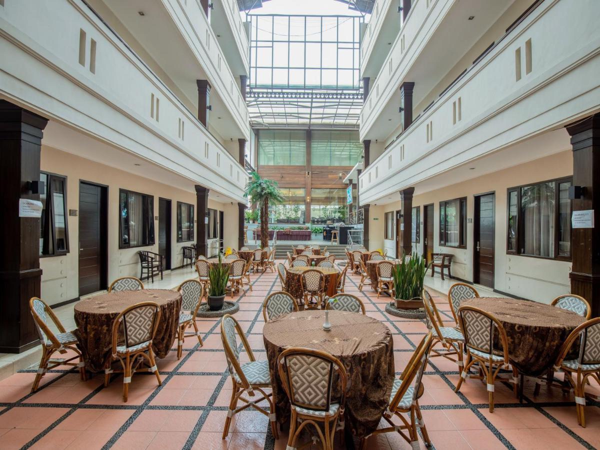 Takashimaya Hotel & Convention Лембанг Екстер'єр фото