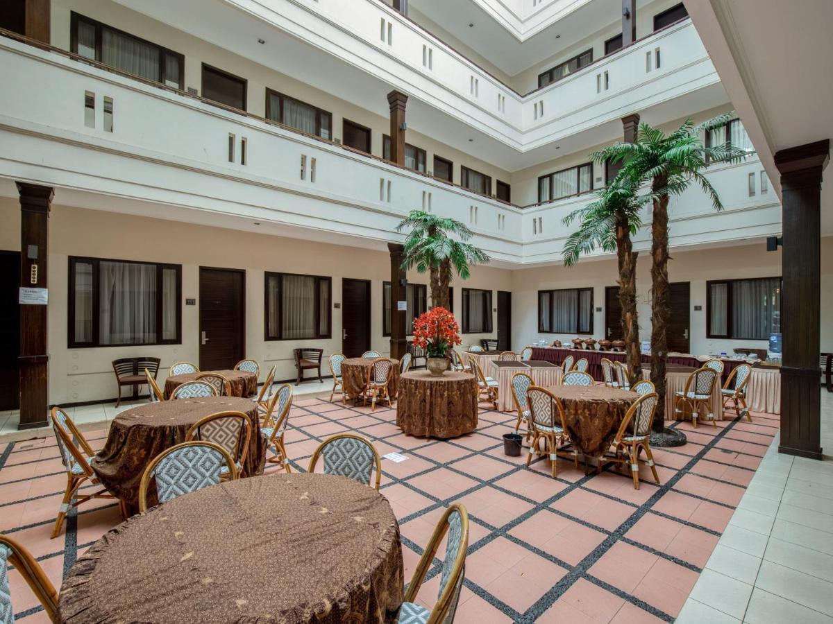 Takashimaya Hotel & Convention Лембанг Екстер'єр фото
