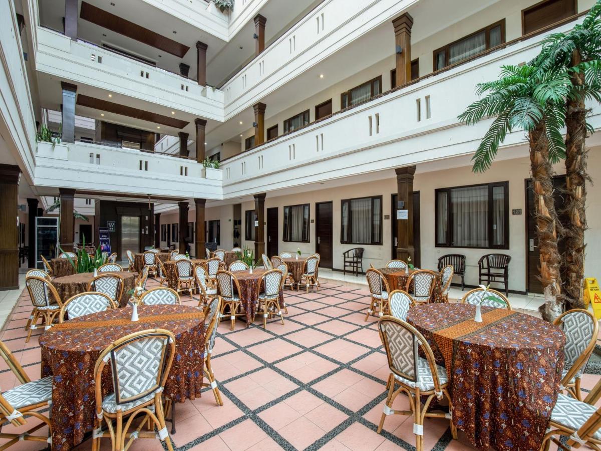 Takashimaya Hotel & Convention Лембанг Екстер'єр фото